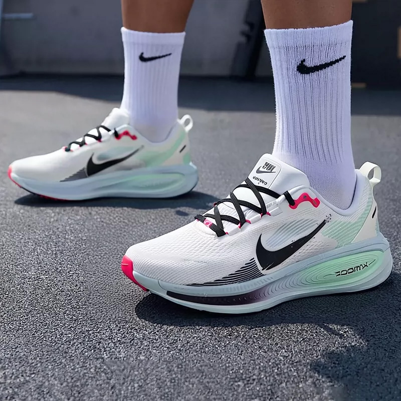 男性用ナイキランニングシューズ - Myro VOMERO1 - Men Shoes Size Nike のレビューと価格