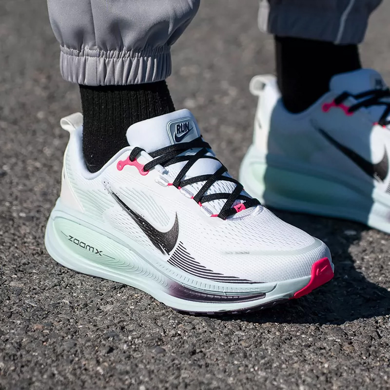 男性用ナイキランニングシューズ - Myro VOMERO1 - Men Shoes Size Nike のレビューと価格