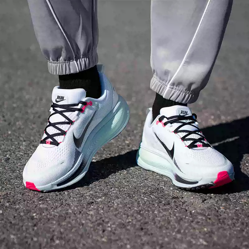 男性用ナイキランニングシューズ - Myro VOMERO1 - Men Shoes Size Nike のレビューと価格