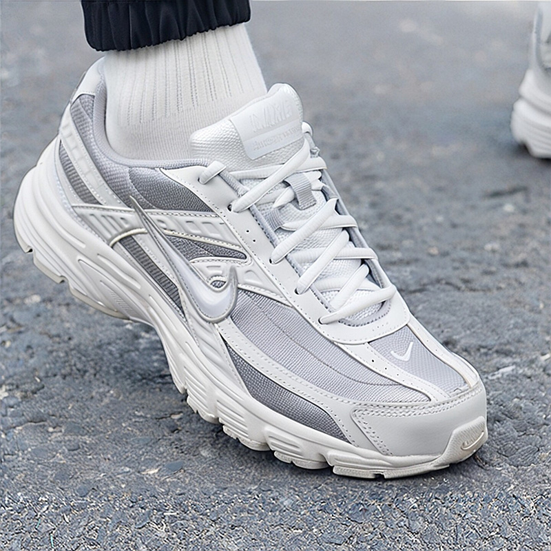 ナイキ メンズ カジュアル シューズ 394055-005  - Men Shoes Size Nike のレビューと価格