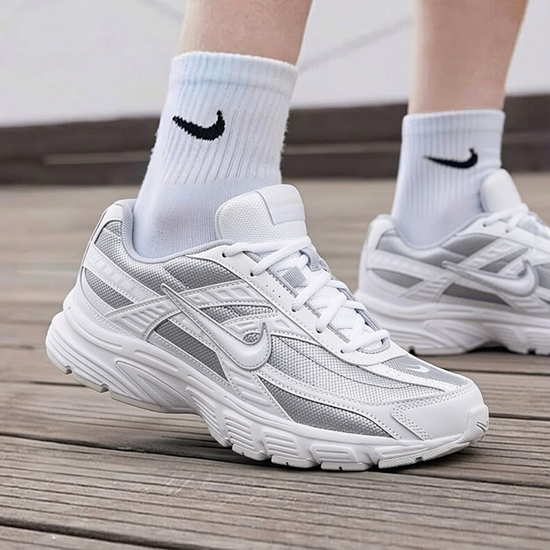 ナイキ メンズ カジュアル シューズ 394055-005  - Men Shoes Size Nike のレビューと価格