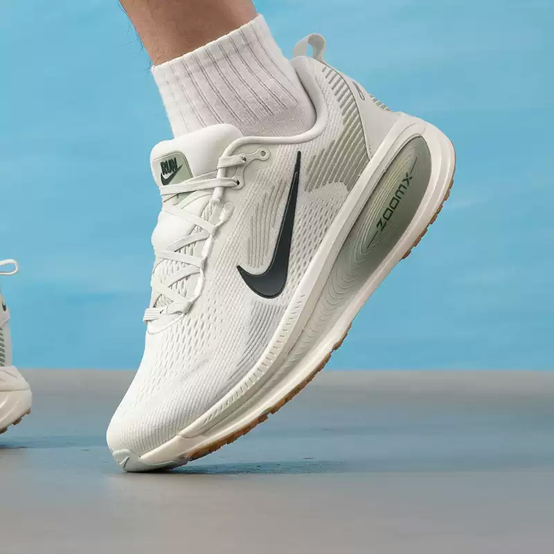 NIKE メンズ ランニングシューズ VOMERO 18 ソ - Men Shoes Size Nike のレビューと価格