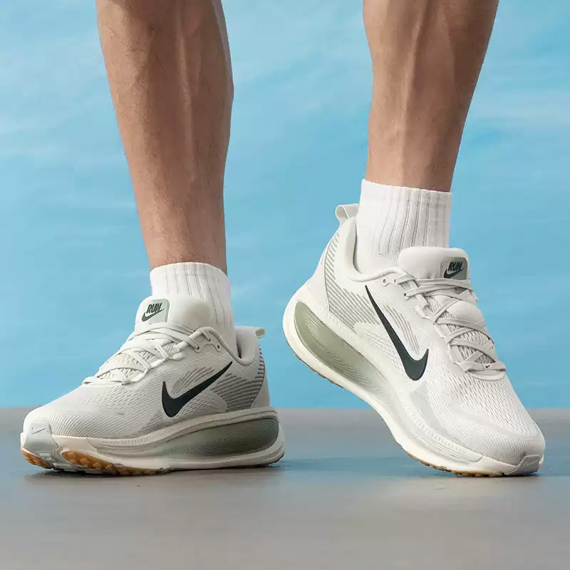 NIKE メンズ ランニングシューズ VOMERO 18 ソ - Men Shoes Size Nike のレビューと価格